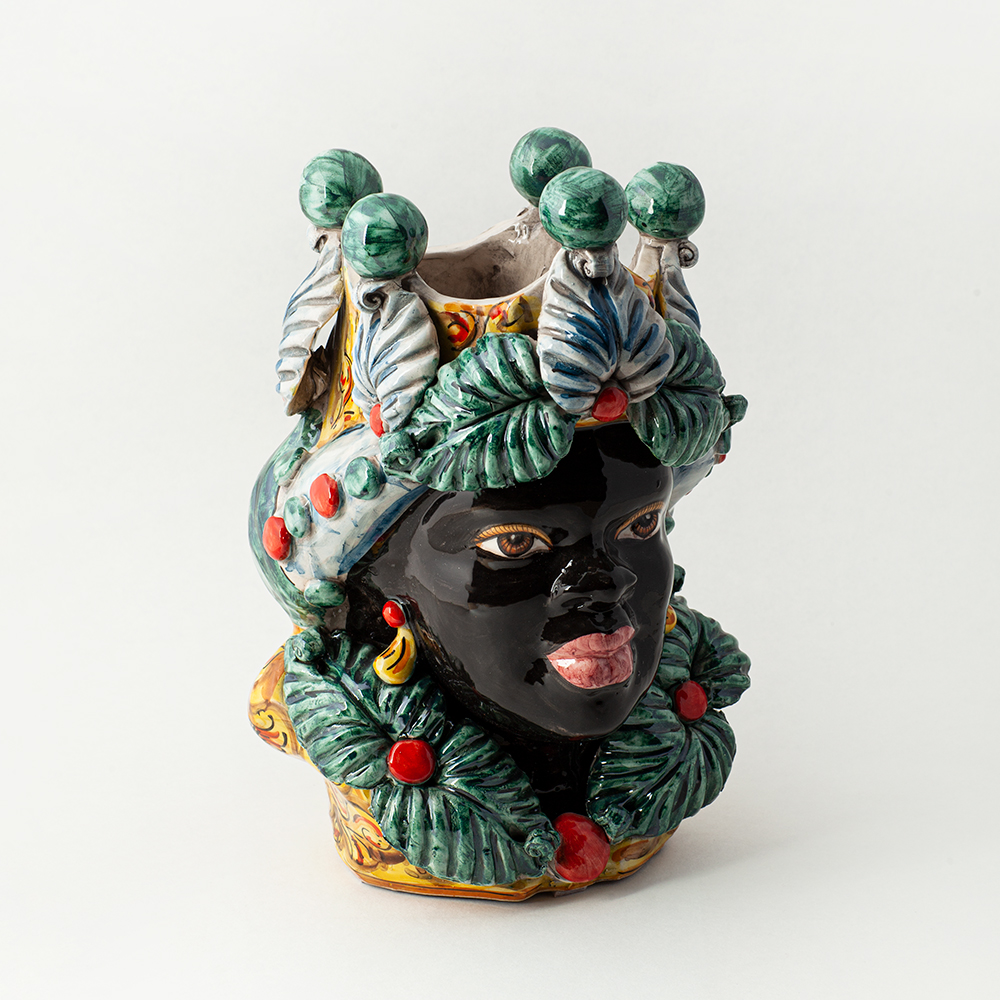 Мавританка в желтом головном уборе